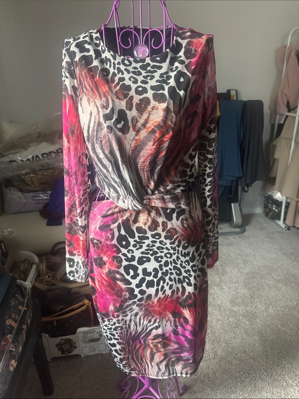 Guess  Long-Sleeve Printed Twist-Waist Sheath Dress in Pink, Black and White